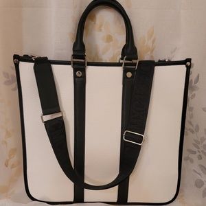 STEVE MADDEN Structured Tote In White/black